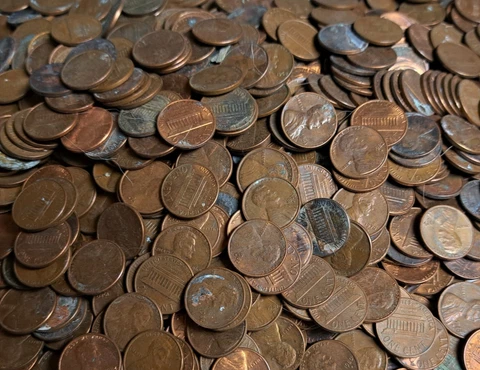 1977 P & D Lincoln cents - Random coins picked from a pile of pennies Cover