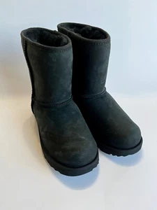 NWOT Sm Defect Black Ugg Classic II Weather Short Youth 4 Wmns 5.5 Waterproof - Picture 1 of 13