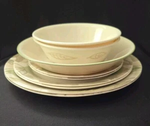 2 CORELLE TEXTURED LEAVES DINNER LUNCHEON BREAD PLATES CEREAL SOUP BOWLS - Picture 1 of 7