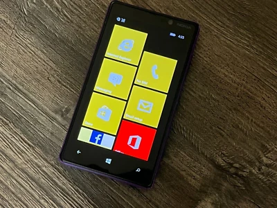 Genuine Nokia Lumia 820 - 8 GB - Purple (Unlocked) - image 1 of 4