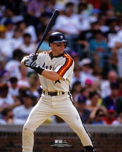 Jeff Bagwell Houston Astros Unsigned Prepares to Bat Photo - Picture 1 of 1