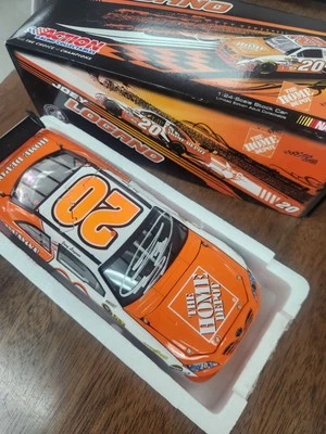 Joey Logano Home Depot Action 2009 autografiado escala 1:24 Foto 1 de 4