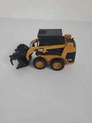 Construction Farm Truck Bobcat Loader Norscot Group CAT 226 Caterpillar 1:32 - Image 1 of 4