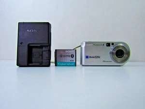 Sony Cyber-shot DSC-P200 7.2MP Digital Camera Silver - Picture 1 of 10
