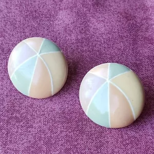 Pendientes perforados vintage de bola de playa esmaltada sello floral retro E1 - Imagen 1 de 11