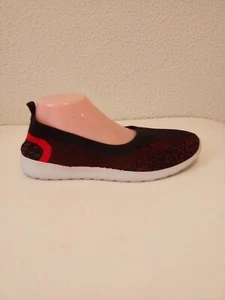 Zapatillas bajas Take A Walk para mujer negras rojas de tela elástica sin cordones talla 11 - Imagen 1 de 14