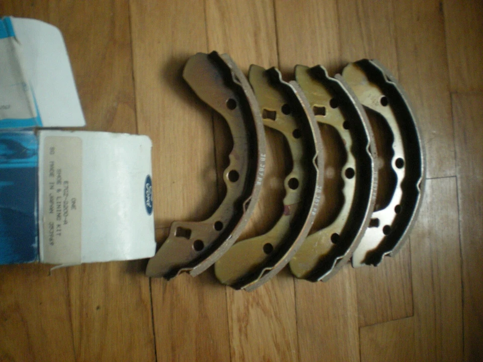 NOS 1987 - 1989 Mercury Tracer 后刹车鞋垫衬里套件 E7GZ-2200-A — 第 1/2 张图片