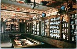 Cartolina d'epoca vecchio mondo farmacia negozio 1700 Friburgo Germania Smithsonian Displa - Foto 1 di 2
