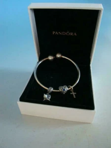 RS0919-104: Pandora Schmuck Armreif mit 3 Charms - Bild 1 von 4