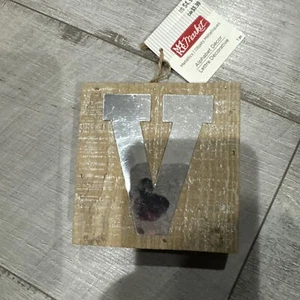 NWT Make Market Wood And Metal Sign With V Letter 4 X 4 - Picture 1 of 2