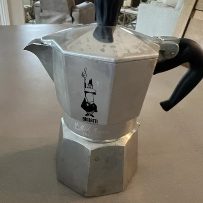 Cafeteira expresso BIALETTI FOGÃO VIAGEM TAMANHO 4 OZ BOM ESTADO! - Imagem 1 de 4