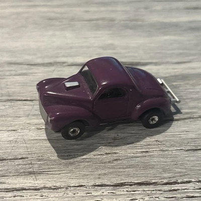 WILLYS PURPLE CUPÉ T-Jet HO Slot Car, chasis AW, LLANTAS CRAIG, NEUMÁTICOS NUEVOS Foto 1 de 4