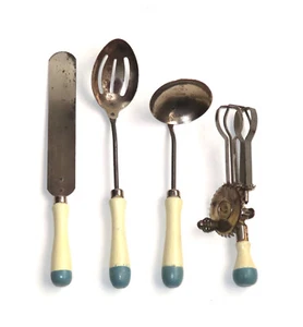 Juego De Colección De 4 Utensilios De Cocina Infantil A&J Juego, Metal con Asas De Madera - Imagen 1 de 8