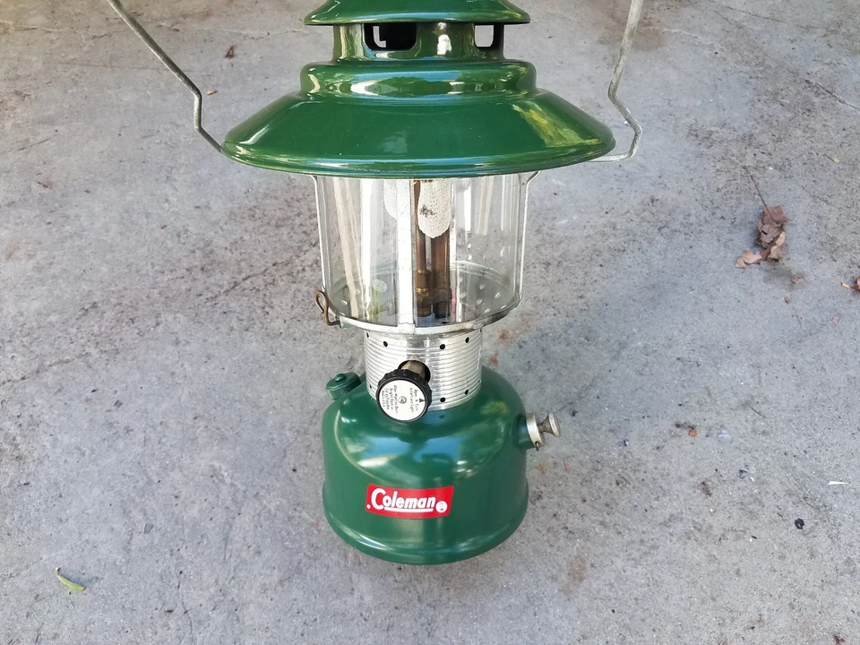 复古 1964 年 Coleman 220F 灯笼,完整,需要服务 — 第 1/4 张图片