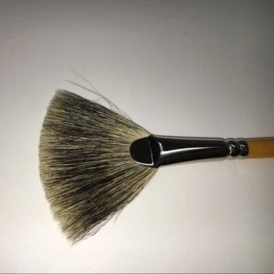 Makeup Forever ~ 50001 ~ Highlighting Fan Brush Made in France Free Ship 73-HU27 - Image 1 of 4