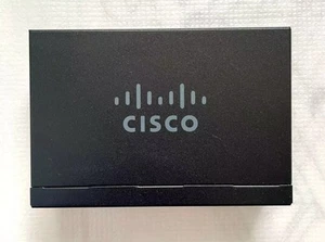 Commutateur de bureau Cisco Gigabit SG110D-05, 5 ports, avec bloc d'alimentation - Photo 1/2
