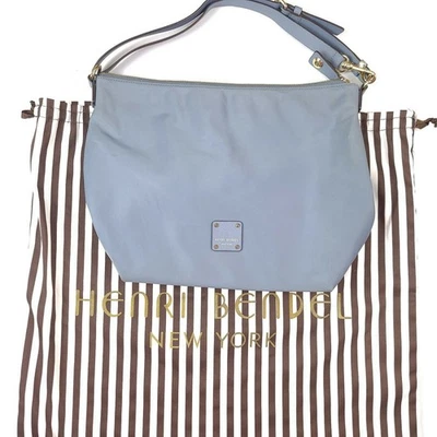 Bolso de mano Henri Bendel de nailon con asa de cuero azul Foto 1 de 4