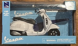 Vespa GTS 300 Super 1:12 Diecast Motorcycle Model WHITE by New Ray 57243 (RARE!) - Picture 1 of 8