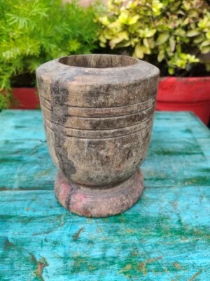 Antigua olla de mortero de madera tallada a mano india antigua sin mortero  Foto 1 de 4