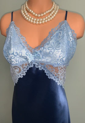 NUEVO CAMISÓN SATINADO Brillante Largo Completo Deslizamiento AMPLIO Encaje Acentos XL 40 Glamour Foto 1 de 4