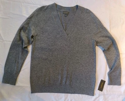 Suéter mediano Style & Co para mujer gris jaspeado cuello en V manga larga nuevo con etiquetas $49.50 Foto 1 de 4