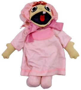 Bebé marioneta de mano casera realista con gorro rosa y camisón de 18" pulgadas de alto - Imagen 1 de 6