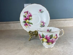 Royal Vale n.7627 Set tazze da tè e piattini con fiori a campana rosa - Foto 1 di 9