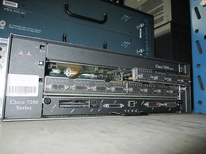 Routeur filaire Cisco 7204VXR 10/100 + 3 x 800-01838-07, 1 x 73-2956-02 modules - Photo 1/1