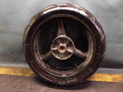 Suzuki Katana GSX750 F 2005 equipamiento de neumáticos de rueda trasera 170/60 ZR 17 M/C Foto 1 de 4