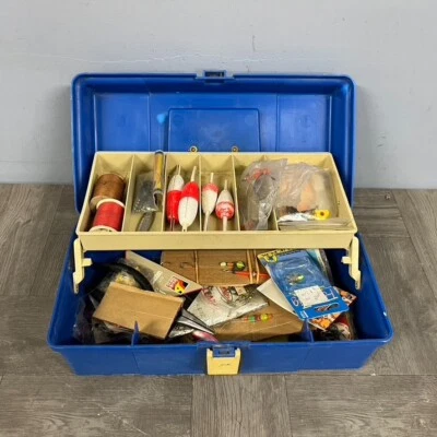 Plano Vintage Nº 5420 Caja de aparejos de una bandeja llena de aparejos de pesca y señuelos azul Foto 1 de 4