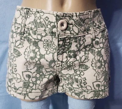 NUEVO Pantalones Cortos Aeropostale Verde y Marfil Floral Carga 0 Ver Medidas* Foto 1 de 4