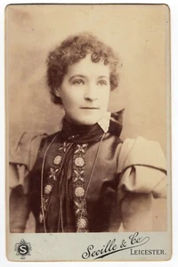 PRETTY WOMAN : PORTRAIT : LEICESTER, ENGLAND : CABINET CARD - Picture 1 of 3