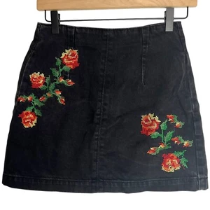 Top Shop Moto Women's 4 Denim Mini Skirt Black Embroidered Cross Stitch Flowers - Picture 1 of 7