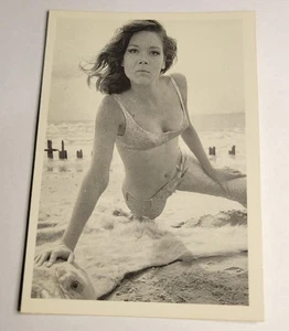 Vintage The Avengers Emma Peel Flash 12 Trading Card 1992 Cornerstone TV Series - Picture 1 of 3