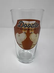 Vaso de pinta Doodle Brewing Co de Pier 1 importaciones cerveza bebedor perro coleccionable - Imagen 1 de 6