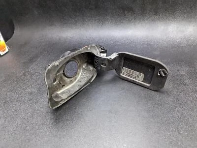 Carcasa de puerta de llenado de combustible 2018 Audi Q3 8U0809906C 2016 2017 X Foto 1 de 4