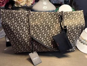 DKNY WOMEN'S MEDIUM CLARYCE TOTE w/ CREDIT CARD HOLDER BROWN LOGO PRINT $268 NWT - Picture 1 of 5