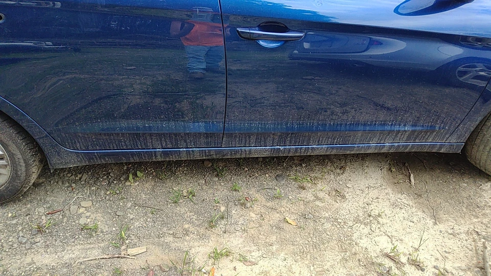 20 HYUNDAI ELANTRA Rocker Moulding Right Passenger Side - Image 1 of 1