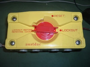 AUSTDAC ...SWITCH PULLKEY.......... PCON47Z NEW BUT NOT IN ANY ORIGINAL PACKING - Picture 1 of 2