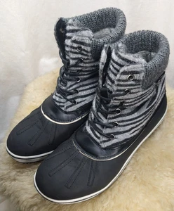 GLOBALWIN LINEA DONNA STIVALETTO IMPERMEABILE STAMPA ZEBRATA ANATRA TAGLIA 10 NERO - Foto 1 di 18