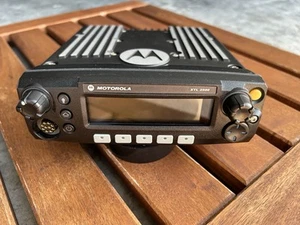 Radio Motorola XTL2500 - M21URM9PW1AN - Usada - Prueba de alimentación solamente - Imagen 1 de 6