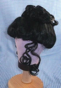 PELUCA DE MUÑECA NEGRA DE COLECCIÓN talla 11 flequillo y estilo de cabello barrido TALLINAS en paquete - Imagen 1 de 4