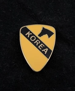 ๐US Army 1st Cavalry Division Korea CSIB, Korean War Vet, 1" Hat Lapel Pin - Picture 1 of 5