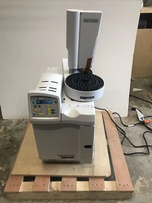 Cromatógrafo de gas Varian 3900 GC con muestreador automático CP8400 Foto 1 de 4