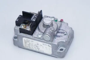 Robertshaw 85024 6.7" W.C. Gas Valve Unitrol 7000ER 24V - Picture 1 of 3