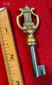 Skelett Schlüssel echter antiker Schlüssel mit ausgefallener Messingschleife - weitere exotische Schlüssel hier! - Bild 1 von 2