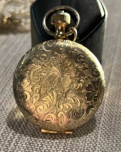 Vintage Estee Lauder Gold Tone Scroll Metal Pocket Watch Style Makeup Compact. - Picture 1 of 12