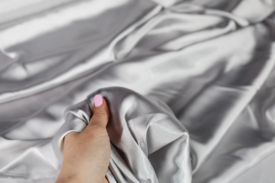 Tela satinada Charmeuse 75 colores por yarda Foto 1 de 4