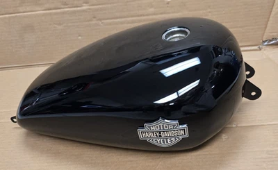 Harley-Davidson Sportster 2004-2006 tanque de gasolina carburado de 4,4 galones usado negro Foto 1 de 3