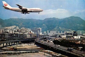 Tsoihung Road & Civil Aviation Building Hong Kong China 4x6 Vintage Postcard - Picture 1 of 2
